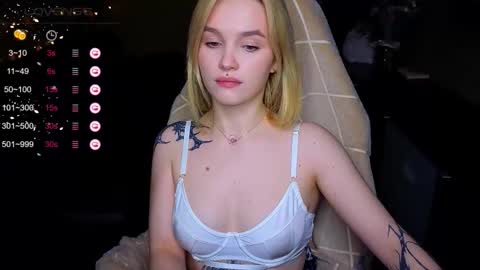 Snapshot of cute_summer_breathe chatting on 11/16/25, 11:10 Sue online show from 11/16/25, 11:10