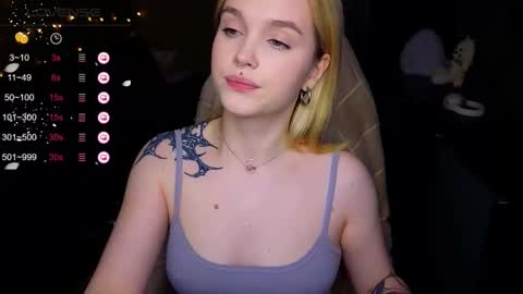 Snapshot of cute_summer_breathe chatting on 12/04/25, 09:23 Sue online show from 12/04/25, 09:23