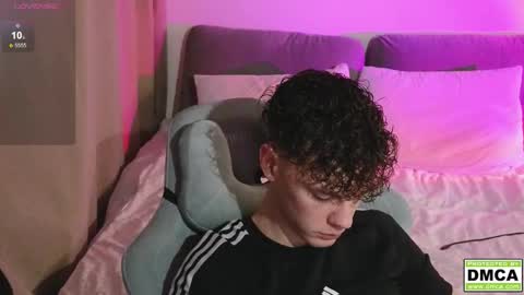 Snapshot of cute_thomas chatting on 03/05/26, 06:48 Thomas - online show from 03/05/26, 06:48