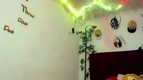 Snapshot of cute_ts_charlott chatting on 12/02/25, 03:34 danny online show from 12/02/25, 03:34