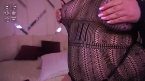 Snapshot of cuteamberr chatting on 11/22/25, 01:37 Amber online show from 11/22/25, 01:37