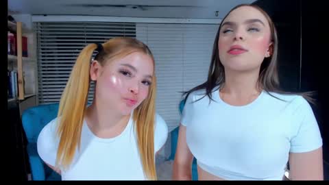 Snapshot of cuteanddesesperate chatting on 01/10/25, 12:27 WANNA SEE MORE OF TWINS online show from 01/10/25, 12:27