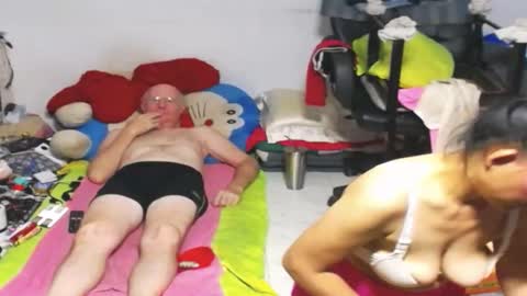 Snapshot of cuteandsexyone chatting on 02/10/25, 04:14 CuteAndSexyOne Na and Brian online show from 02/10/25, 04:14