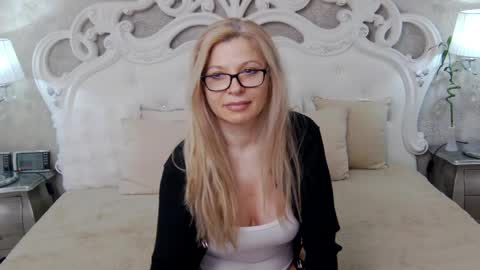 Snapshot of cuteangelina18 chatting on 05/07/26, 02:17 cuteangelina18 online show from 05/07/26, 02:17