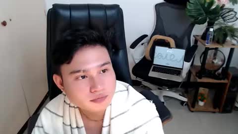 cuteasianlee online show from 12/23/25, 12:41