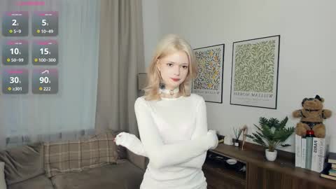 Snapshot of cutebrutality chatting on 11/17/25, 08:31 Alice online show from 11/17/25, 08:31