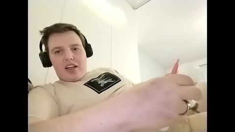 CuteguyBWC92 online show from 11/21/25, 06:45