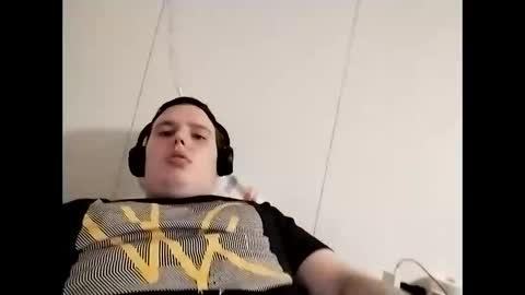 CuteguyBWC92 online show from 12/04/25, 11:02