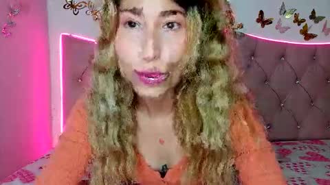 Snapshot of cuteee_kitty chatting on 11/19/25, 01:44 Kitty online show from 11/19/25, 01:44