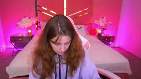 Snapshot of cuteefoxy chatting on 12/18/25, 02:23 Foxy online show from 12/18/25, 02:23