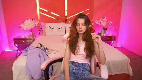 Snapshot of cuteefoxy chatting on 12/20/25, 02:46 Foxy online show from 12/20/25, 02:46