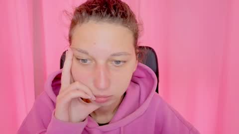 Elli online show from 10/22/25, 09:31