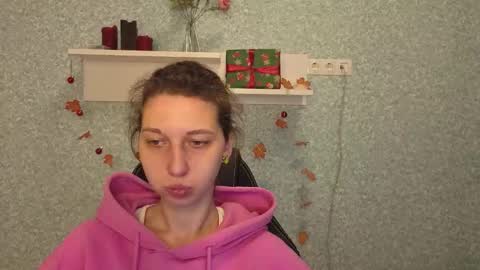 Elli online show from 12/17/25, 05:24