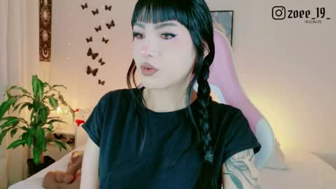 Snapshot of cuteezoe chatting on 05/18/26, 04:29 Zoe online show from 05/18/26, 04:29
