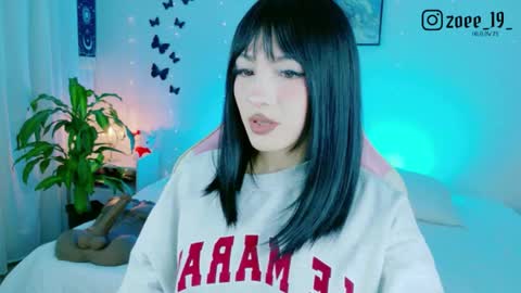 Snapshot of cuteezoe chatting on 05/19/26, 04:19 Zoe online show from 05/19/26, 04:19
