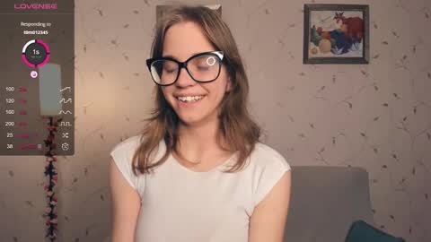 Snapshot of cutefluffy chatting on 10/25/25, 07:41 Melisa online show from 10/25/25, 07:41