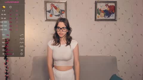 Snapshot of cutefluffy chatting on 10/26/25, 07:42 Melisa online show from 10/26/25, 07:42