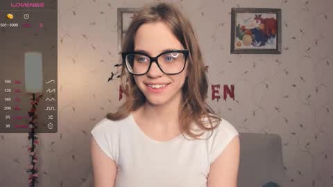 Snapshot of cutefluffy chatting on 10/28/25, 07:38 Melisa online show from 10/28/25, 07:38