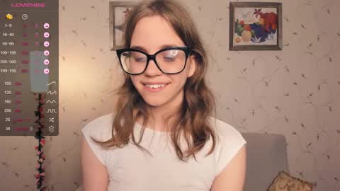 Snapshot of cutefluffy chatting on 10/31/25, 08:21 Melisa online show from 10/31/25, 08:21