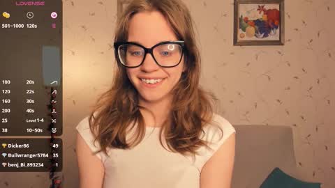 Snapshot of cutefluffy chatting on 11/15/25, 08:27 Melisa online show from 11/15/25, 08:27