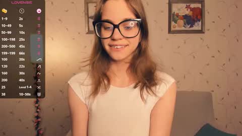 Snapshot of cutefluffy chatting on 11/16/25, 08:25 Melisa online show from 11/16/25, 08:25