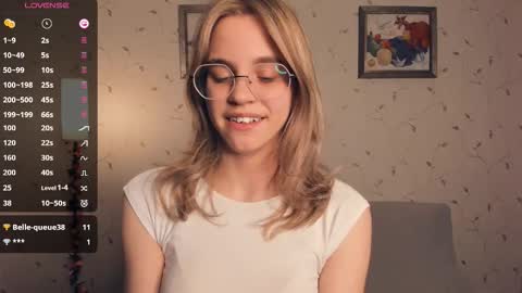 Snapshot of cutefluffy chatting on 11/20/25, 08:30 Melisa online show from 11/20/25, 08:30