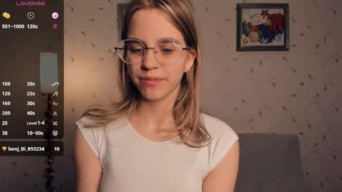 Snapshot of cutefluffy chatting on 11/22/25, 08:30 Melisa online show from 11/22/25, 08:30