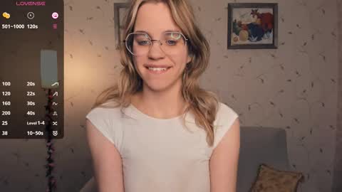 Snapshot of cutefluffy chatting on 12/03/25, 07:34 Melisa online show from 12/03/25, 07:34