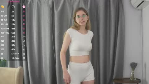 Snapshot of cutefluffy chatting on 04/15/26, 07:54 Melisa online show from 04/15/26, 07:54