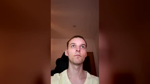 cuteguyy2001 online show from 04/16/26, 07:25