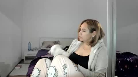 Snapshot of cutehana chatting on 10/16/25, 04:52 MADY online show from 10/16/25, 04:52