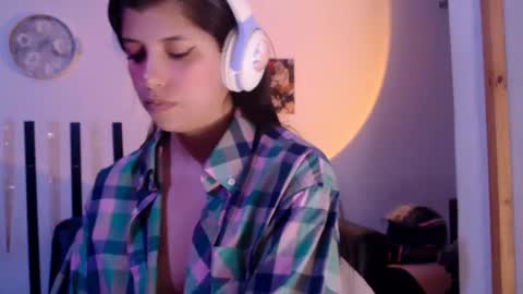 Snapshot of cutehaome chatting on 11/10/25, 03:38 haome online show from 11/10/25, 03:38