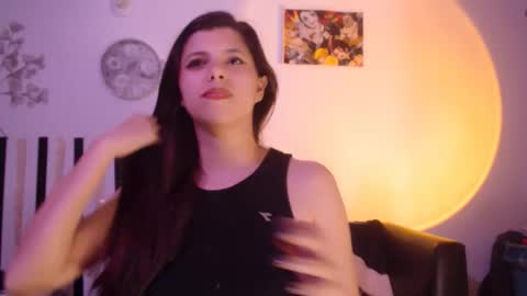 Snapshot of cutehaome chatting on 12/18/25, 02:06 haome online show from 12/18/25, 02:06