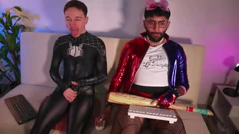 Snapshot of cutelatinboy97 chatting on 10/30/25, 07:32 Camilo online show from 10/30/25, 07:32