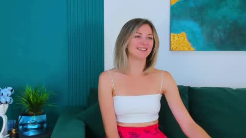 cutemirage online show from 09/22/25, 02:41