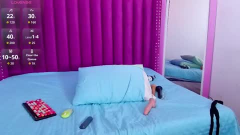 cutepetitee online show from 10/07/25, 09:23