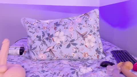 cutepetitee online show from 04/14/26, 10:16