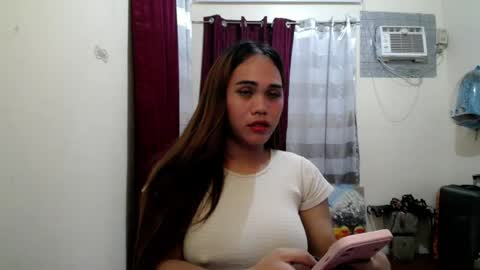 Snapshot of cutepinay143 chatting on 07/07/26, 07:23 isabel online show from 07/07/26, 07:23