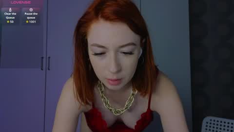 Snapshot of cuteroxyfoxyy chatting on 06/06/26, 08:52 Roxy online show from 06/06/26, 08:52