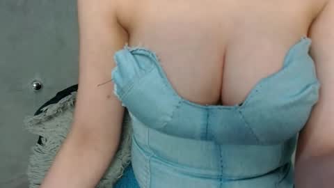 Snapshot of cutesophia11 chatting on 01/31/25, 05:09 sophia online show from 01/31/25, 05:09