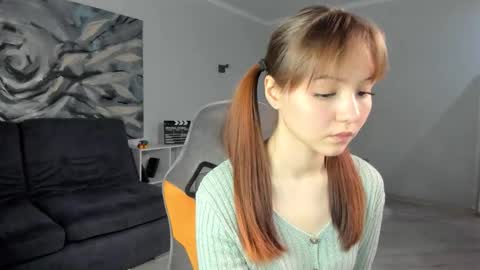 Snapshot of cutetous chatting on 09/21/25, 12:29 Julia online show from 09/21/25, 12:29