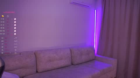 Snapshot of cutetous chatting on 10/16/25, 01:56 Julia online show from 10/16/25, 01:56