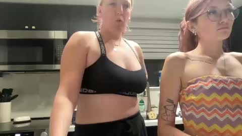 Cutey kiwi online show from 10/18/25, 04:04