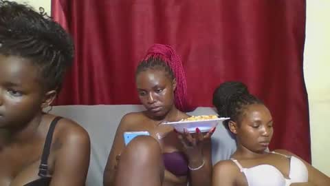 Snapshot of cutey_lunar chatting on 02/23/25, 04:46 cutey_lunar online show from 02/23/25, 04:46