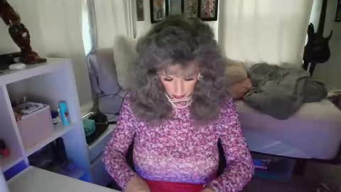 Snapshot of cuteypi chatting on 04/03/26, 03:43 Sandra Love online show from 04/03/26, 03:43