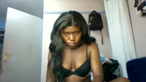 cutezola online show from 12/03/25, 03:03