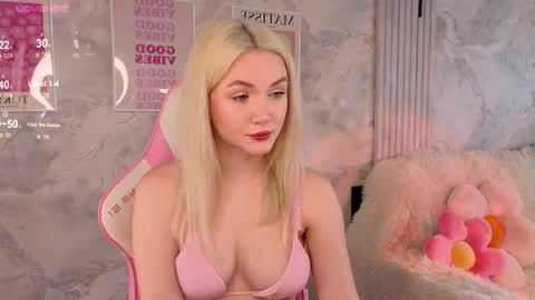 Snapshot of cutie_angels chatting on 06/09/26, 03:40 HelloMy name Eva online show from 06/09/26, 03:40