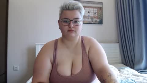 Snapshot of cutie_florence chatting on 10/29/25, 09:22 Sophie Lilith online show from 10/29/25, 09:22