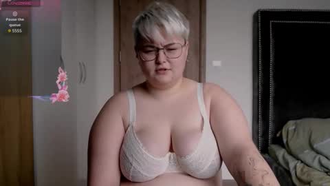 Snapshot of cutie_florence chatting on 11/07/25, 06:46 Sophie Lilith online show from 11/07/25, 06:46