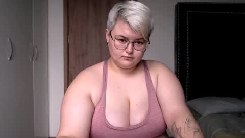 Snapshot of cutie_florence chatting on 11/11/25, 06:13 Sophie Lilith online show from 11/11/25, 06:13